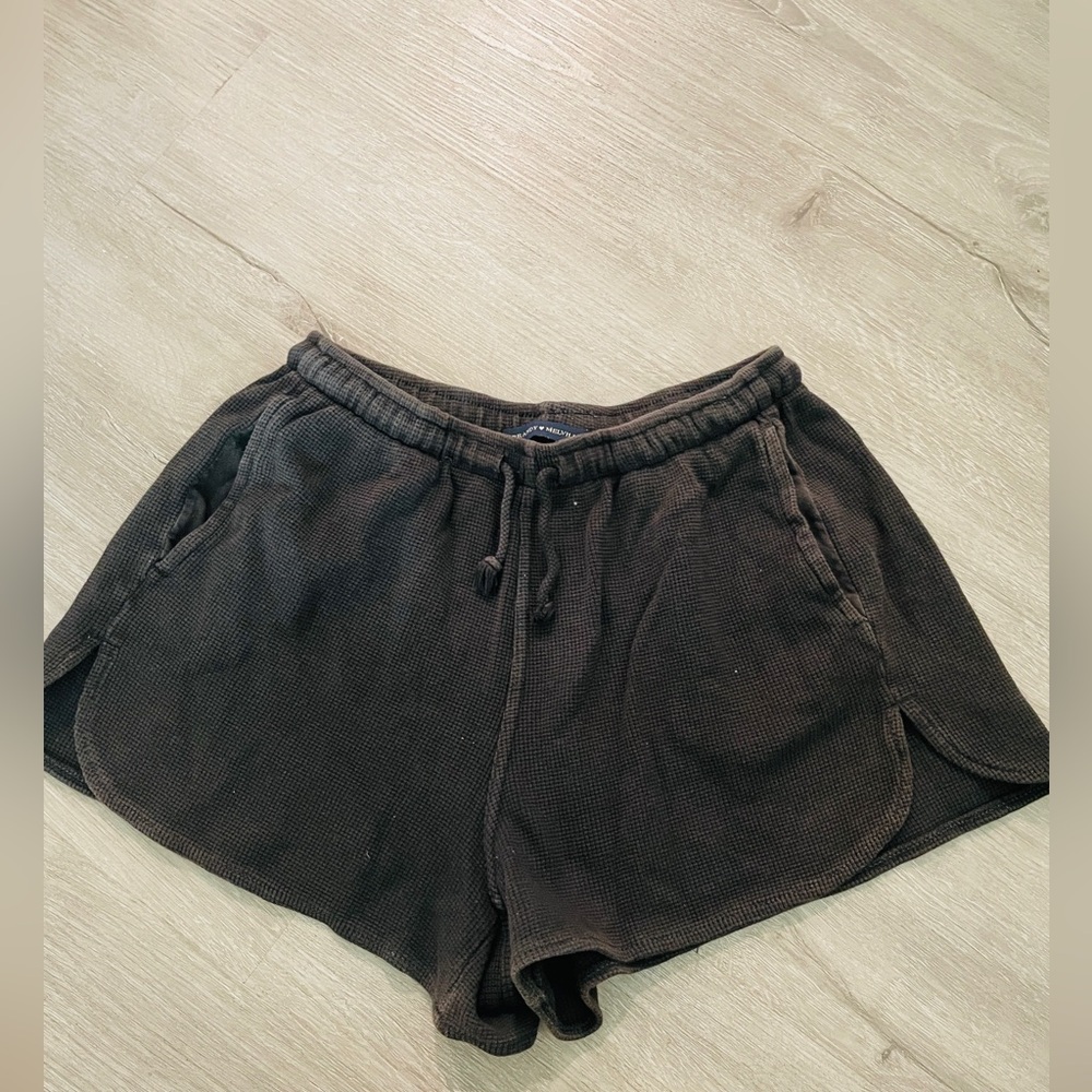 Brandy Melville Waffle-Knit Lounge Shorts – Brown One Size